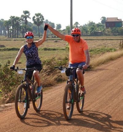 Alison and Stewart McLaren Cycling on the  tour with redspokes