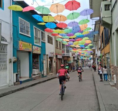 Catherine and Gary Cycling on the  tour with redspokes