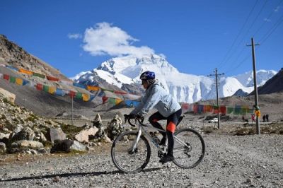 Sarah Rainford Cycling on the tour with redspokes Sarah Rainford Cycling on the tour with redspokes