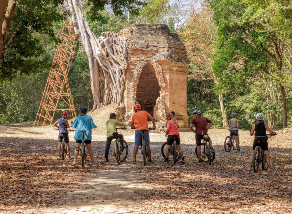 Cycle Sri Lanka on the Sri Lanka Custom Tours cycling tour